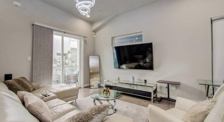 Holiday apartment with patio | Perfect for remote work in Houston, TX