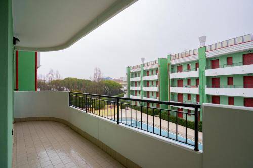 Rental apartment with patio & private pool in Caorle