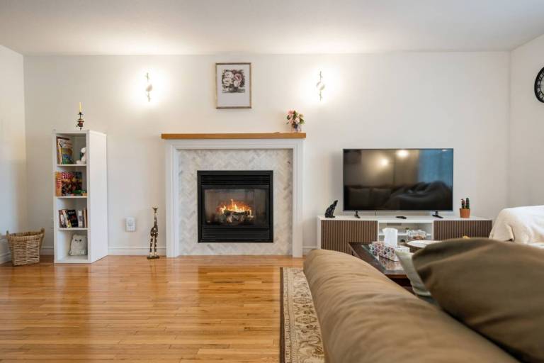 Bright & Cozy Cottage in the Heart of Dartmouth — photo 3