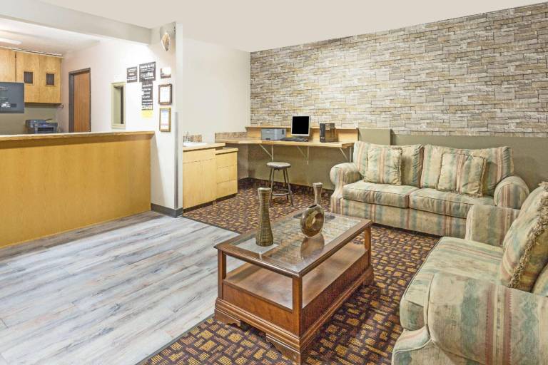 Super 8 By Wyndham Logan — photo 3