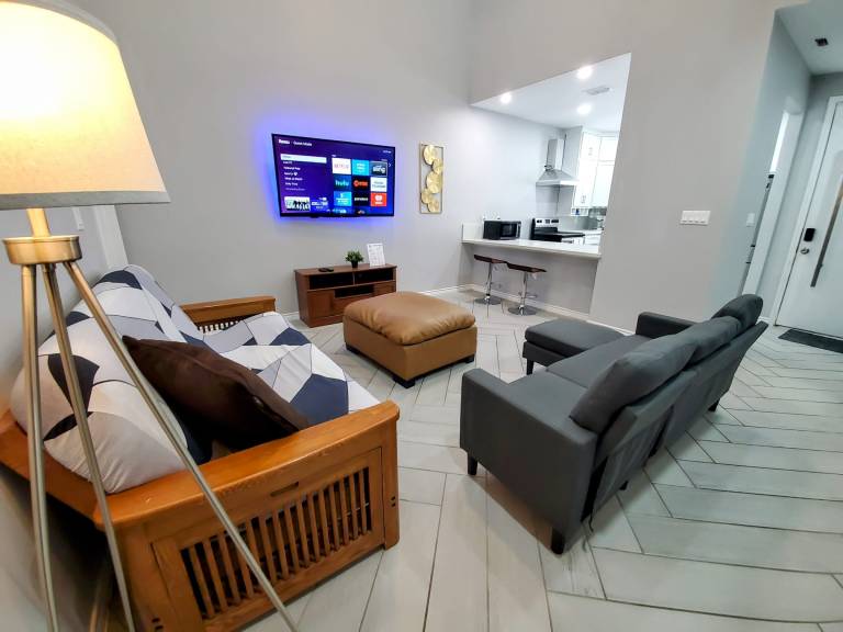 Miramar 2 - Modern & Spacious 3BD/3BA - WiFi in Brownsville, TX