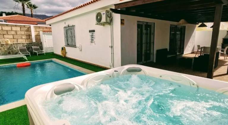 Pleasant villa with jacuzzi | Close to the beach | Pet-friendly in Adeje