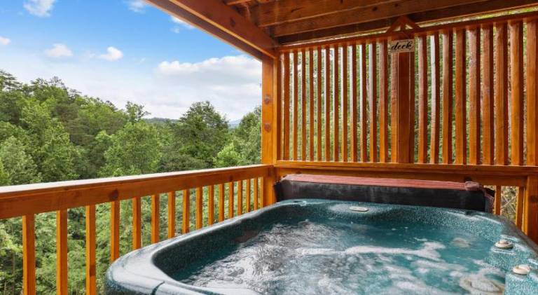 Vacation home with jacuzzi — photo 4