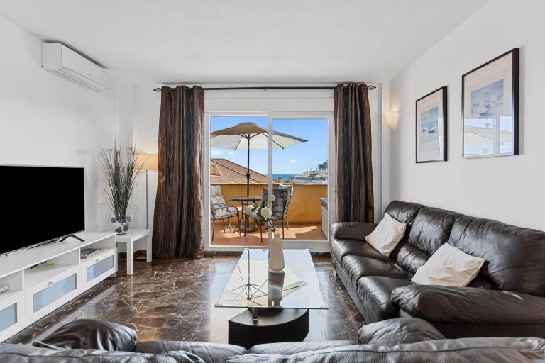 Fully equipped rental apartment with pool, terrace & garden | Sea view | Next to the beach | Pet-friendly in Benalmádena