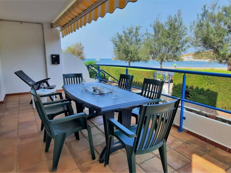 Family apartment with garden and terrace near the beach in Llançà — photo 3