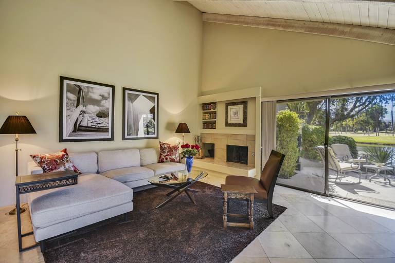 Condo with pool, hot tub & barbecue | Mountain view — photo 5