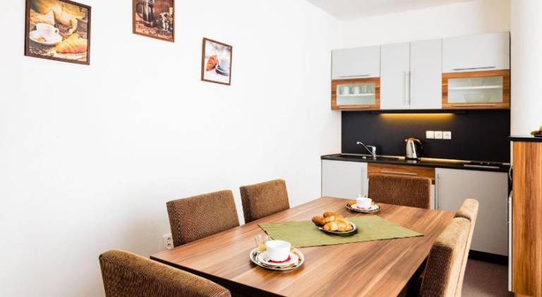 Holiday apartment with patio, garden & hot tub | Dogs allowed — photo 5