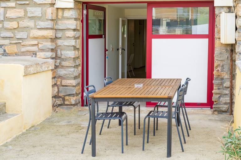 Vacation home with yard, terrace & barbeque | Beach view — photo 2