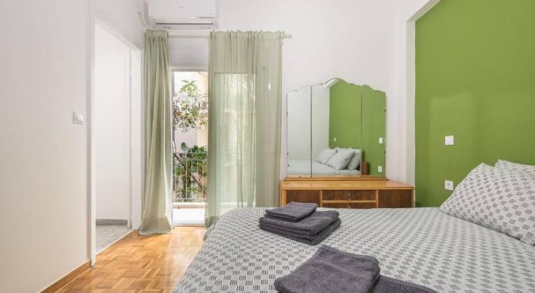 Rental apartment with jacuzzi in Athens