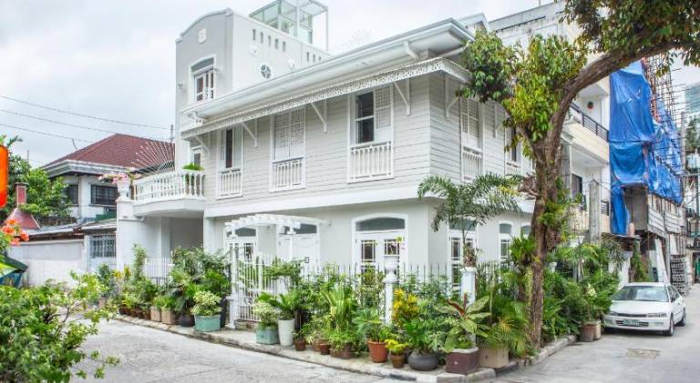 Charming La Casita Mercedes, 5Br and 5TB for Family and Friends Staycation- Read Listing Info in Makati