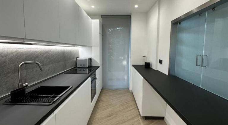 Apartment with patio — photo 4