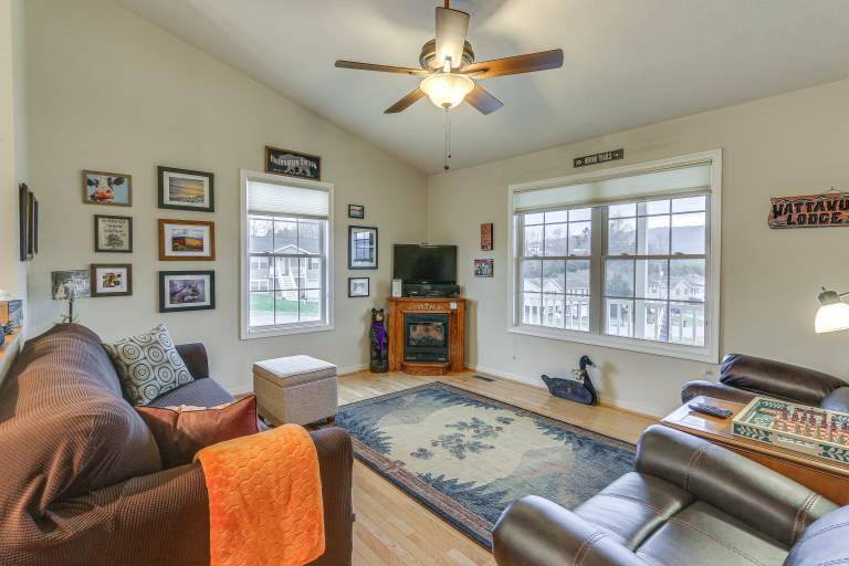 Charming Shenandoah Retreat w/ Deck! — photo 4