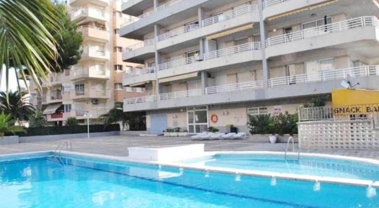 Apartment with pool — photo 3
