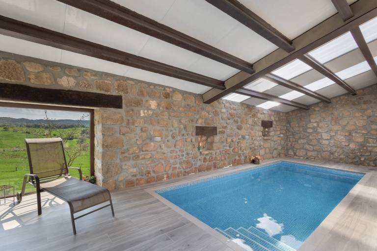 Country House 'Masia Manonelles' with Private Pool, Terrace & Air Conditioning in Lleida