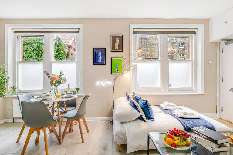 Rental apartment with sauna & hot tub | Next to Buckingham Palace | Suitable for remote work in London, KY