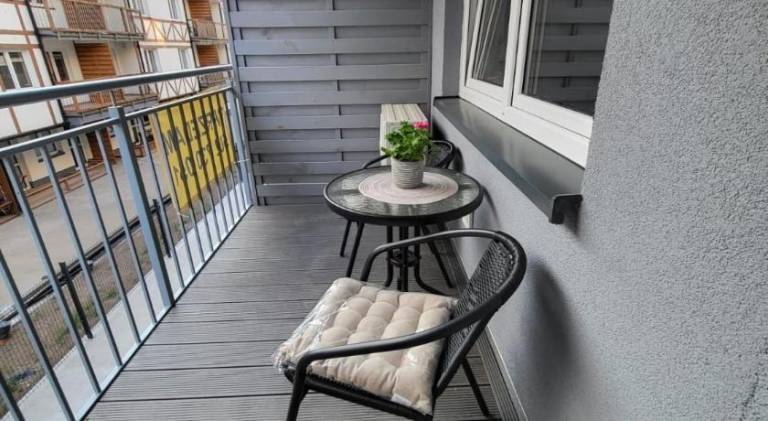 Apartment with patio — photo 4