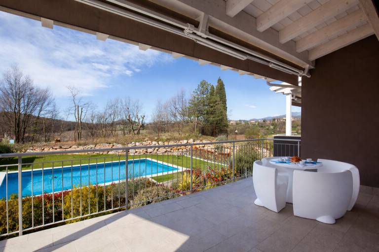 Rental apartment with pool & patio in Affi