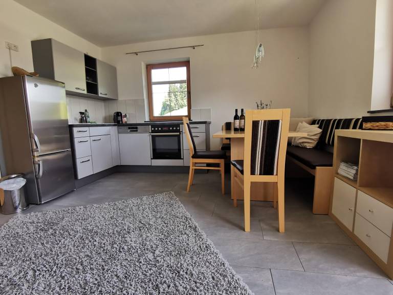 Holiday apartment with patio & yard | Mountain view — photo 3