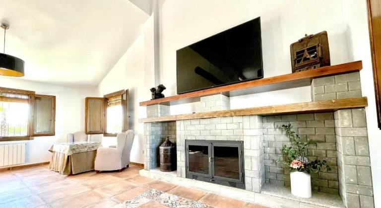 Ample house with private pool, barbecue & patio | Pet-friendly — photo 2