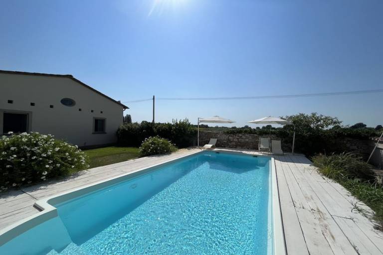 House with grill, yard & pool — photo 5