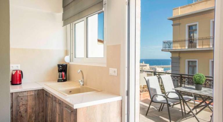 Harbour View 1BR Apt with Terrace in Heart of Heraklion Easy Walk to Port, Old Town, Lions Square & — photo 4
