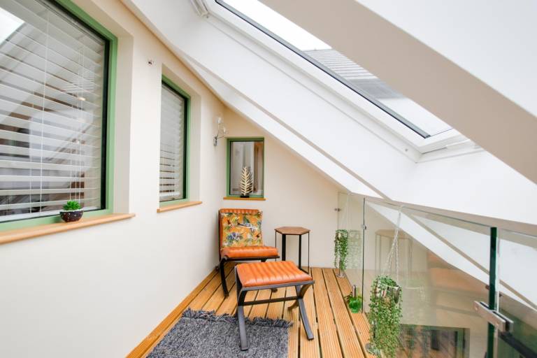 Cottage with yard, terrace & jacuzzi in Swansea
