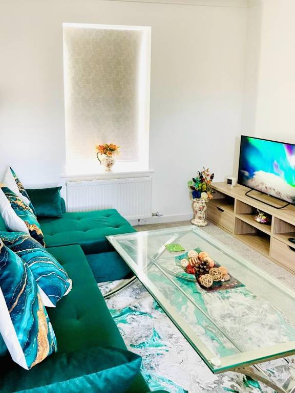 Hus Sale, Greater Manchester
