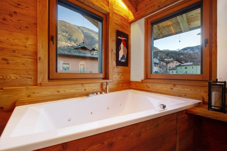 Studio with fast internet & hot tub | Mountain view — photo 3