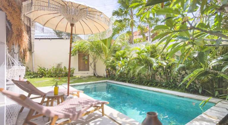 Tropical 2BR Bingin Center 2 Minutes to Beach in Pecatu