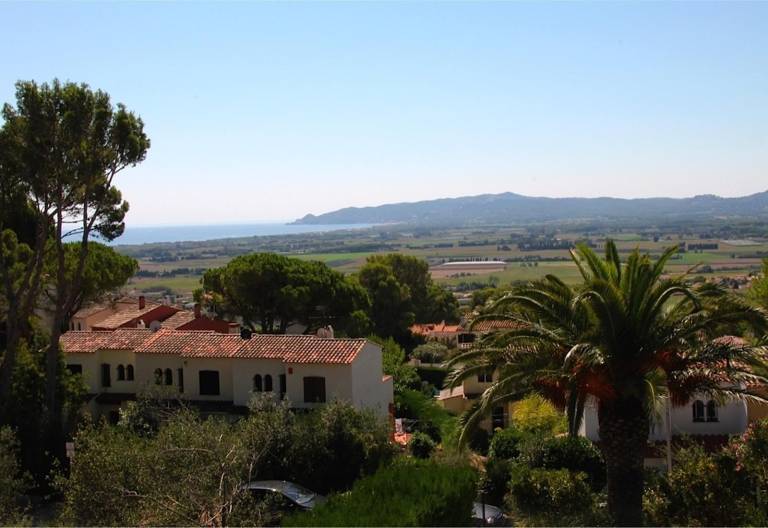 Fully equipped villa with terrace, barbeque & private pool | Garden view | Pets allowed — photo 3