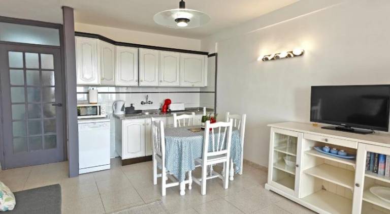 Rental apartment with patio, grill & pool — photo 4