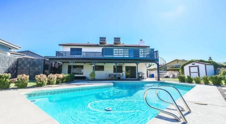House with pool in Vega, CA