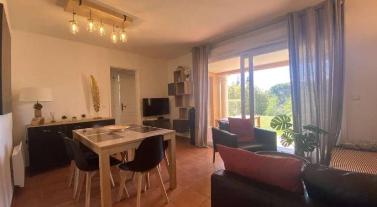 Apartment with pool & terrace — photo 2