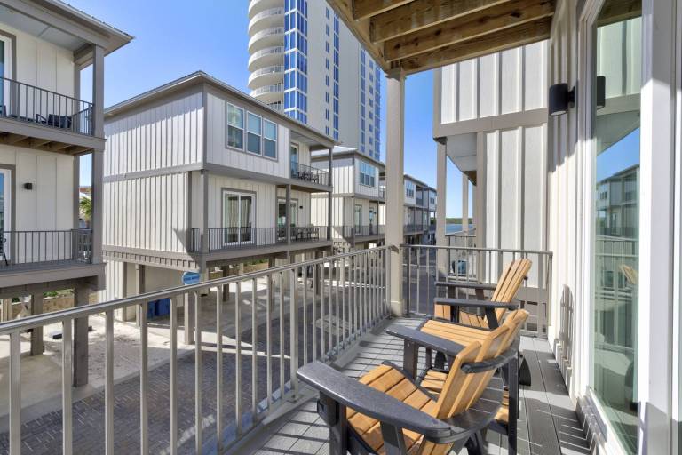 The Nautilus Cottage Pet-Friendly Outdoor Pool & Beach Access — photo 3