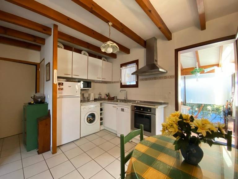 3-Bedroom Villa with Parking and Pool Access — photo 5