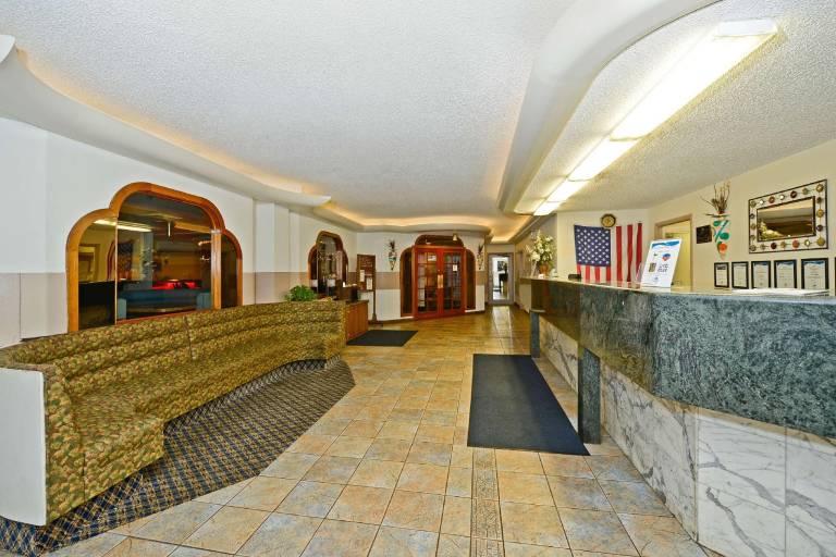 Howard Johnson by Wyndham Benton Harbor — photo 5