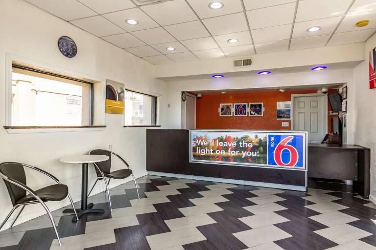 Motel 6 Elizabeth, NJ - Newark Liberty Intl Airport — photo 3