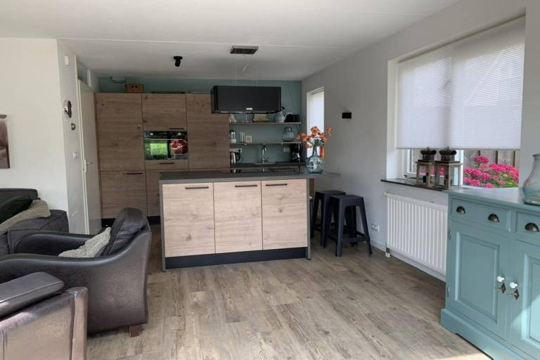 Vacation home with yard & patio | Beach nearby | Dogs allowed — photo 4