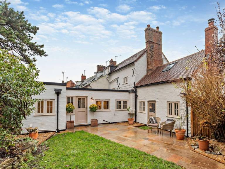 3 Bed in Warwick oc 93887