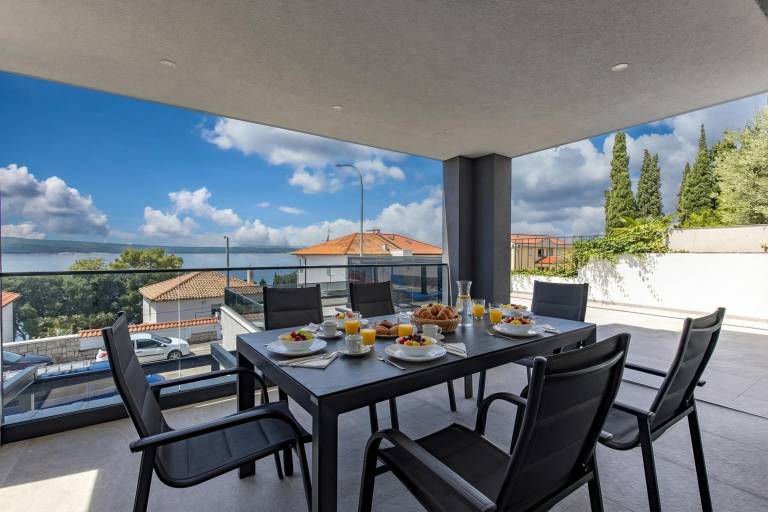Luxury Pool Apartment With Sea View — photo 2