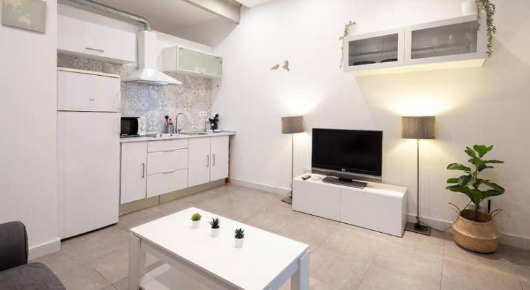 Loft next to calle Betis, best area of Seville-Sevillarooms in Seville