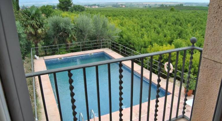 Wonderful vacation home with barbecue, pool & patio | Pet-friendly — photo 3