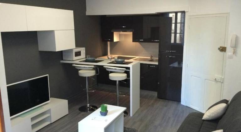 Nice apartment | Near Popes' Palace | Pets allowed — photo 2