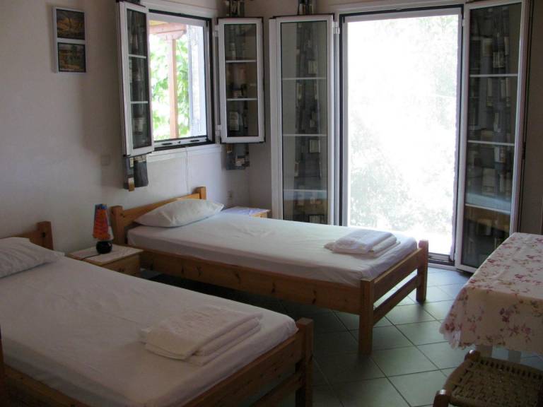 Calm located, amid an olive grove, close to the beach, wifi holiday house Ilia, Peloponnese — photo 4