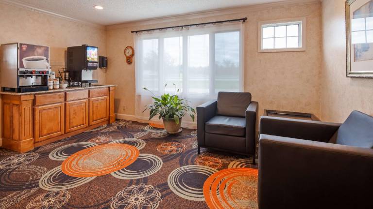 SureStay by Best Western Cameron — photo 2
