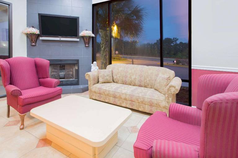 Howard Johnson by Wyndham Dothan — photo 3