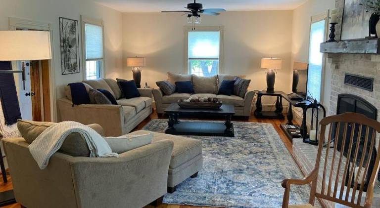 Lodge with terrace, BBQ & pool | Pets are welcome — photo 2