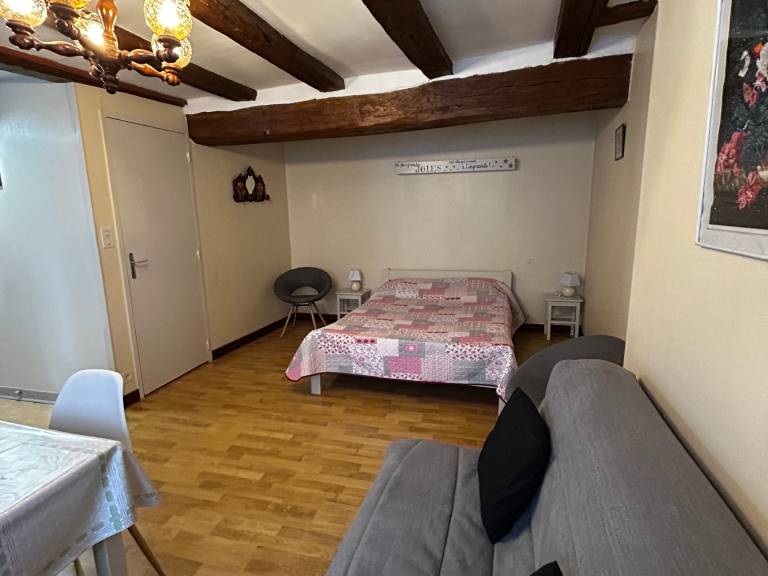 Charming T2 in La Roche-Posay center with WIFI and free parking — photo 2