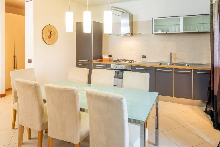 Fully equipped wonderful rental apartment with BBQ, pool & yard | Pets allowed — photo 4