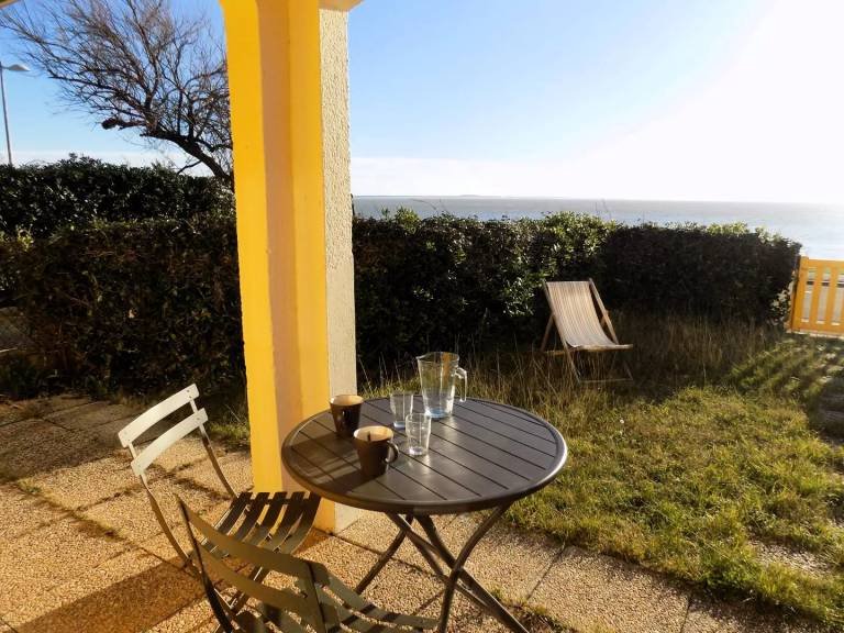 Holiday apartment with terrace in Rochefort